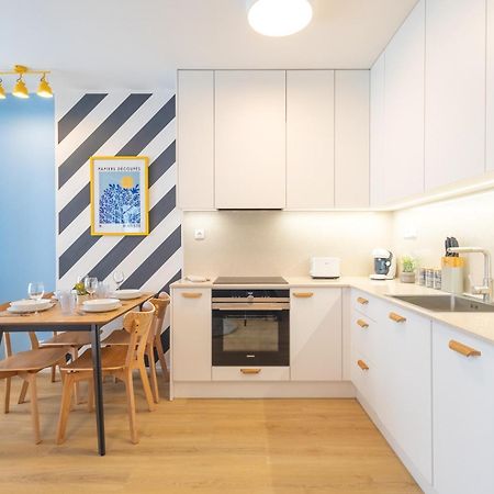 Yellow Apartment - Balcony, Free Parking, By Gravity Praag Buitenkant foto