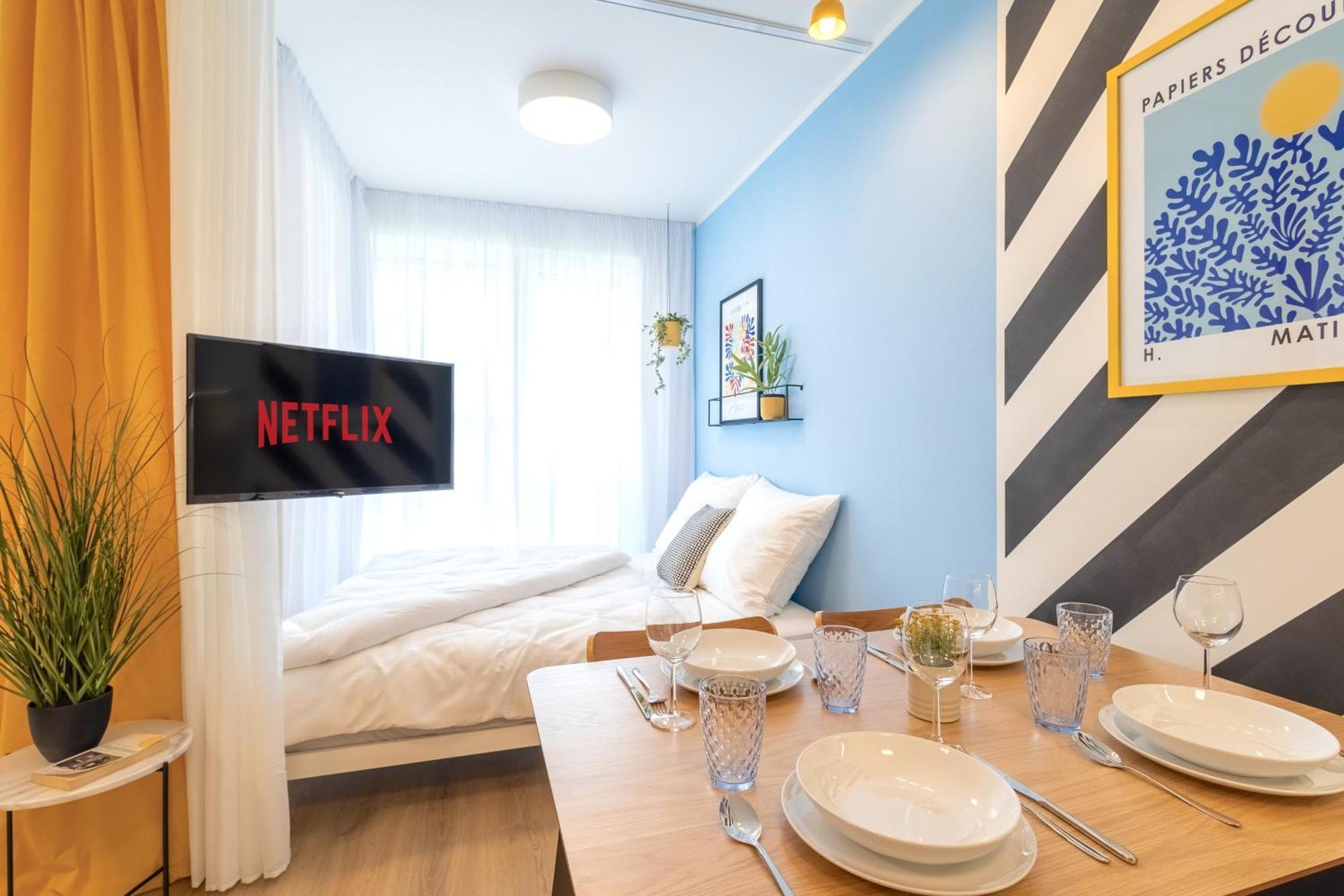 Yellow Apartment - Balcony, Free Parking, By Gravity Praag Buitenkant foto