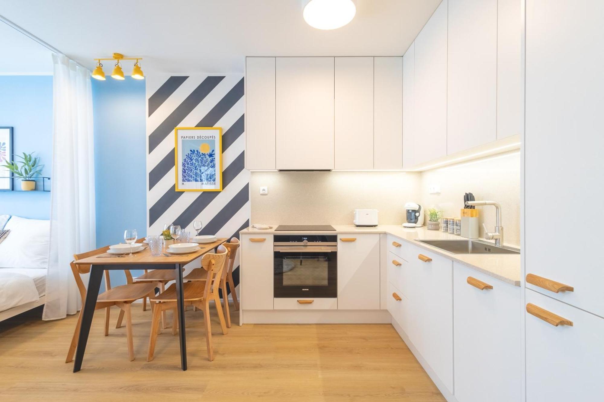 Yellow Apartment - Balcony, Free Parking, By Gravity Praag Buitenkant foto
