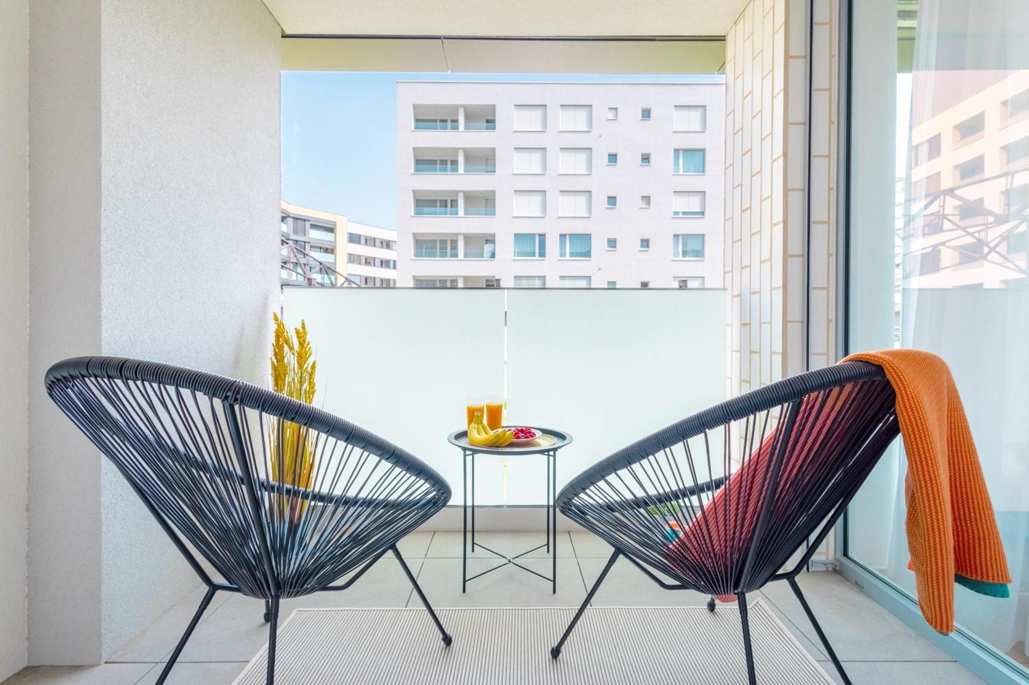 Yellow Apartment - Balcony, Free Parking, By Gravity Praag Buitenkant foto