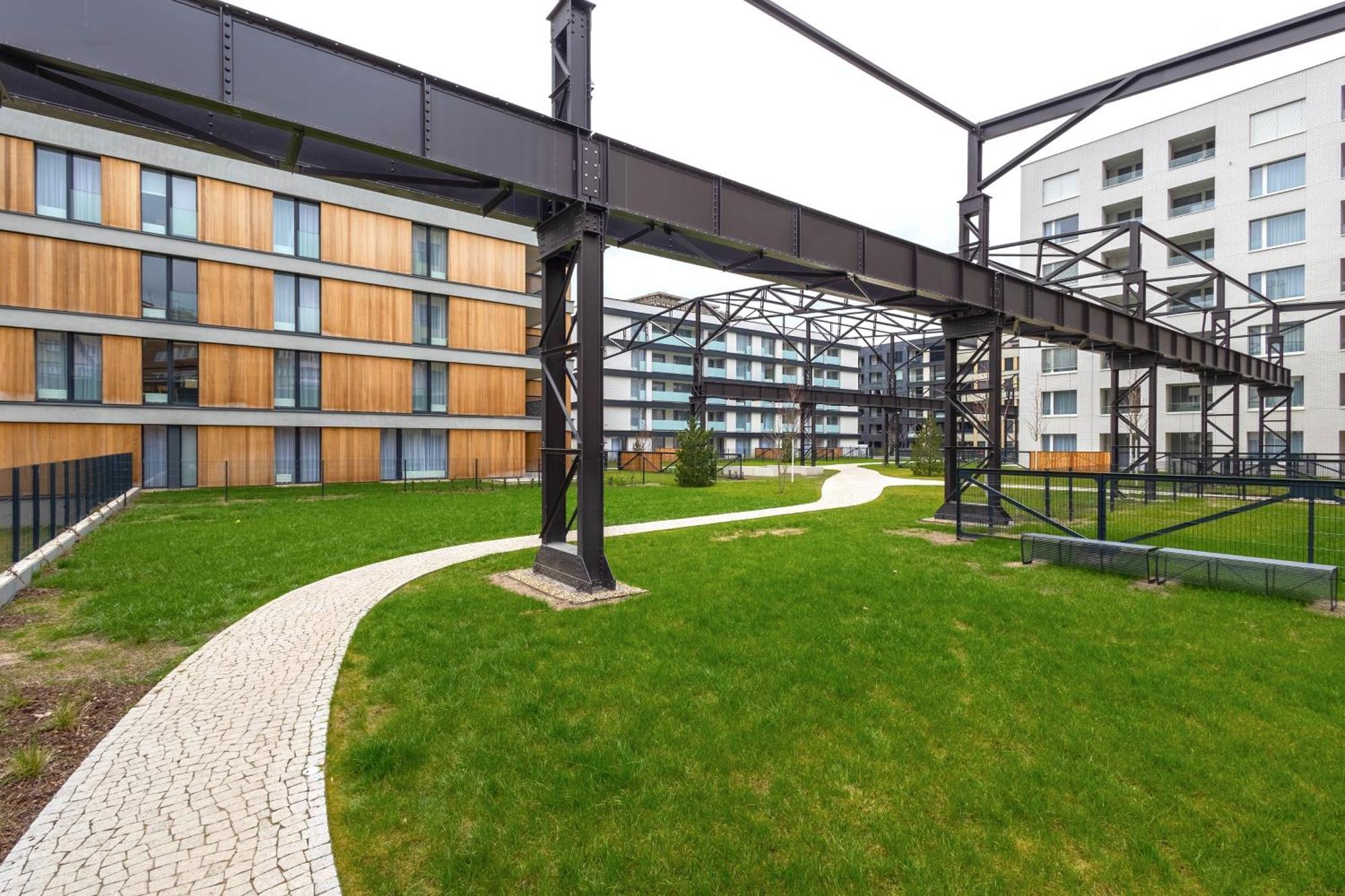 Yellow Apartment - Balcony, Free Parking, By Gravity Praag Buitenkant foto