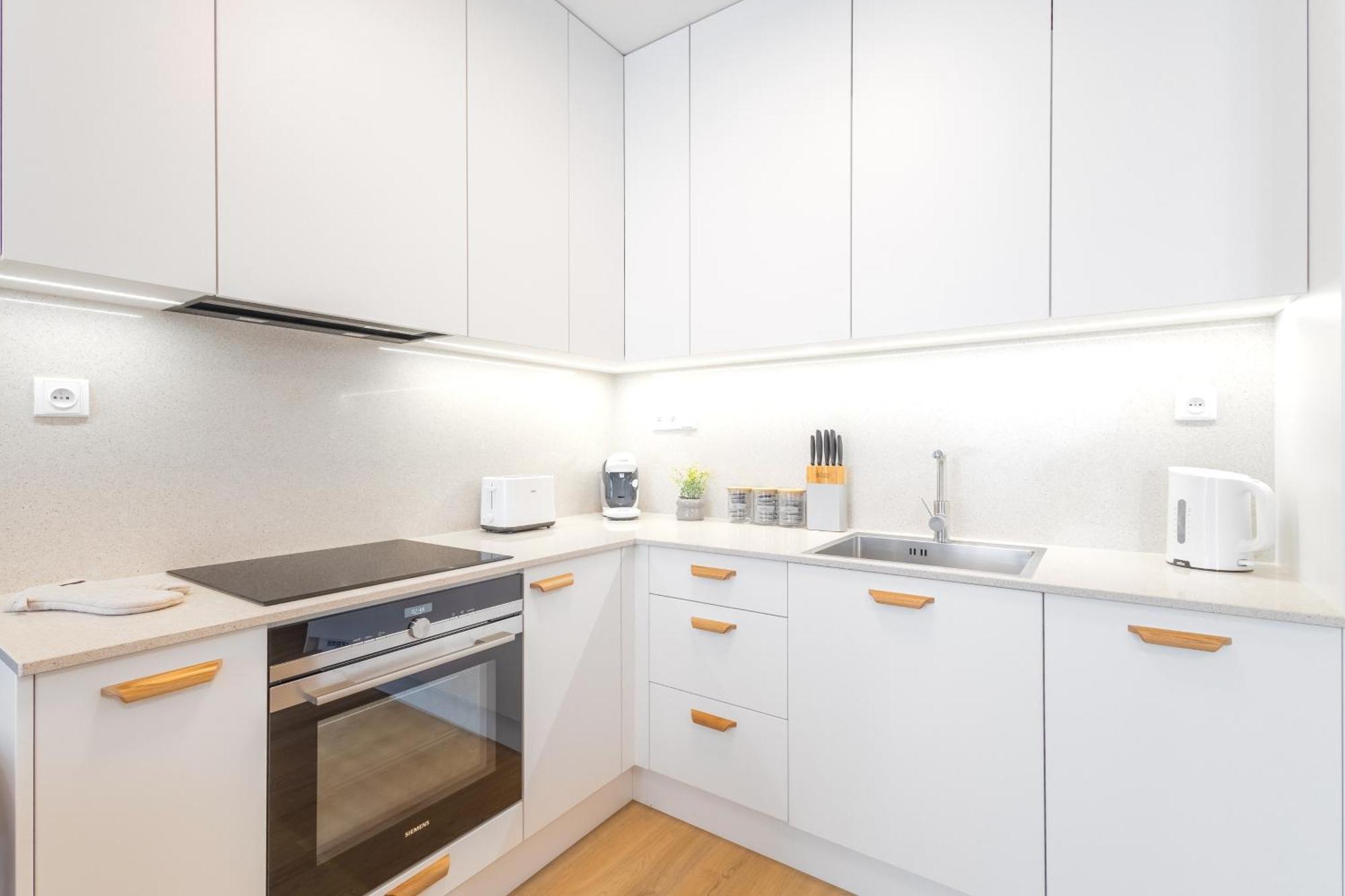 Yellow Apartment - Balcony, Free Parking, By Gravity Praag Buitenkant foto