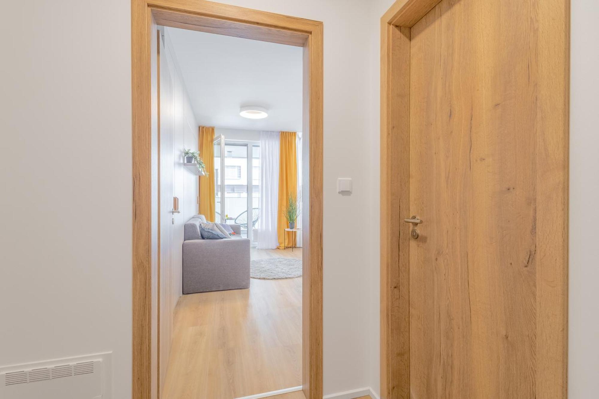Yellow Apartment - Balcony, Free Parking, By Gravity Praag Buitenkant foto